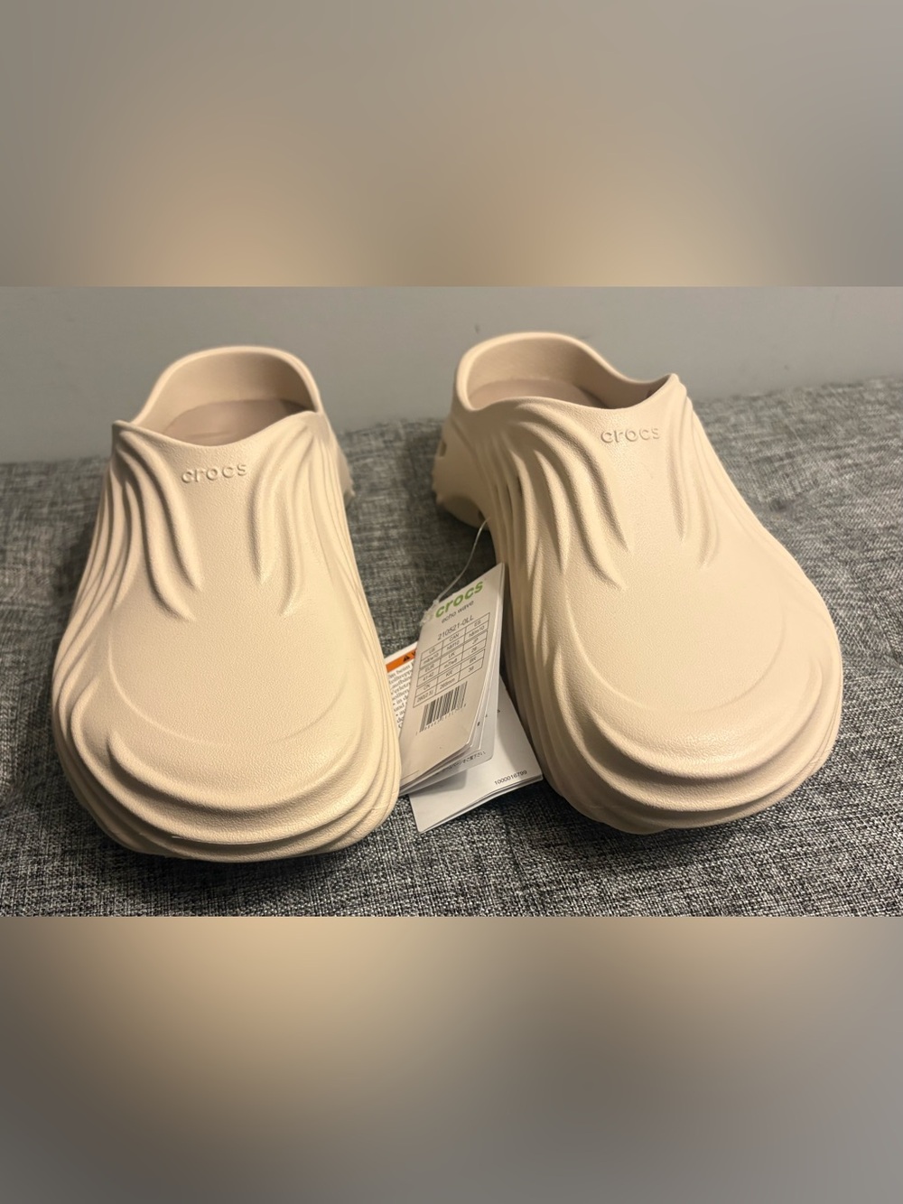 $70 NEW Crocs Echo Wave Sz. 8 men’s 10 women’s